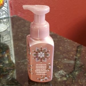 Bath & Body Works foaming hand soap NWT